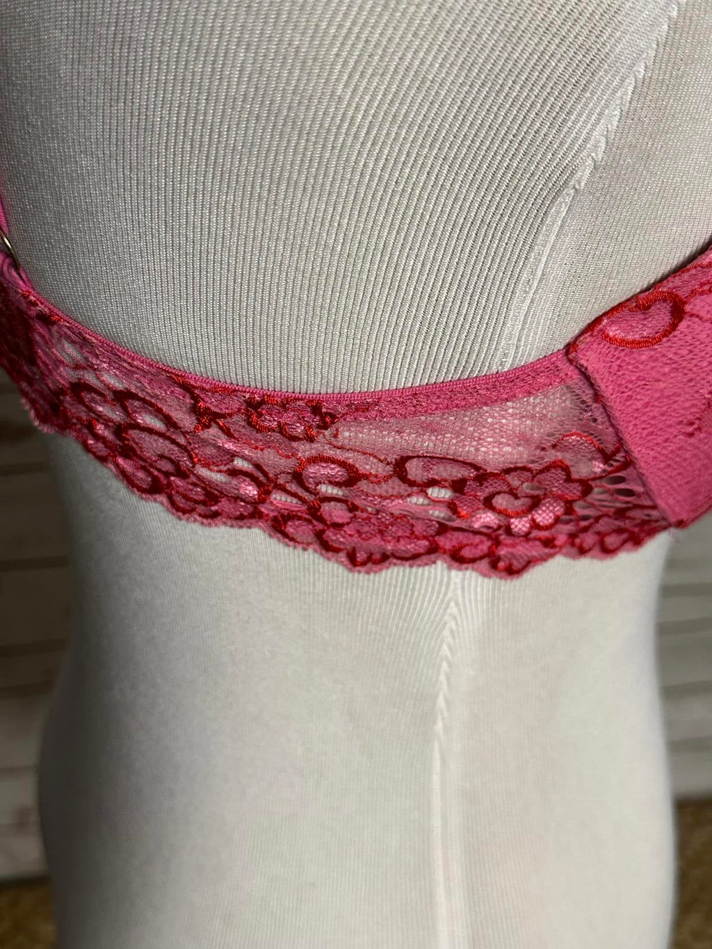 Victoria's Secret Very Sexy pink/red floral lace padded demi bra Size 36C