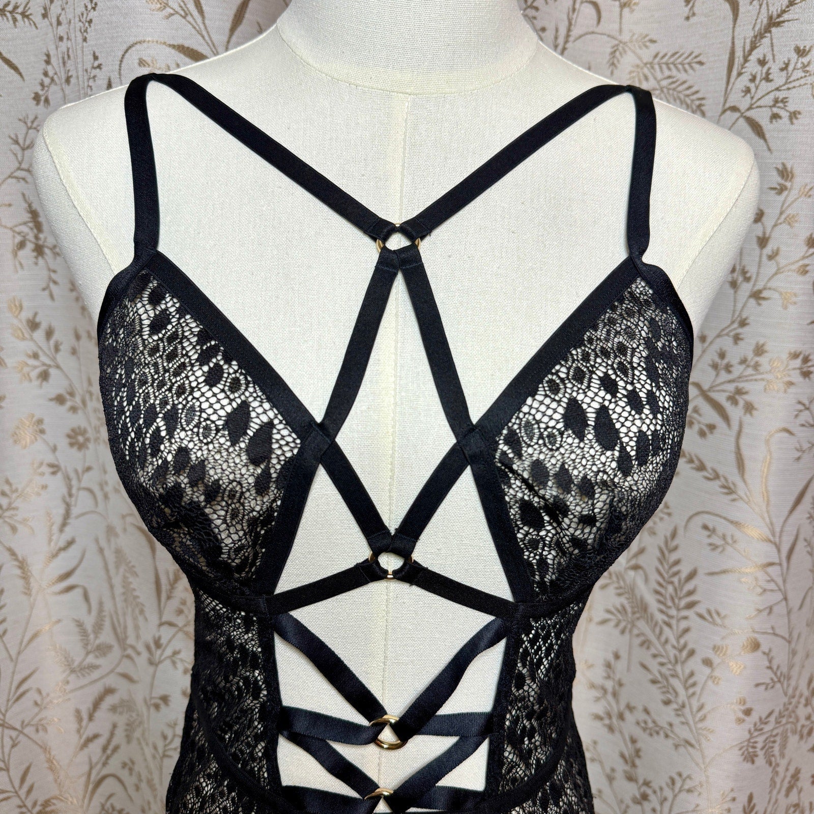Victoria's Secret Women Black Lace Strappy Cage Teddy Large Vampy Glam Boudoir